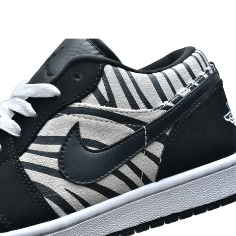 نایک ایر جردن زبرا Air Jordan 1 Low GS Zebra